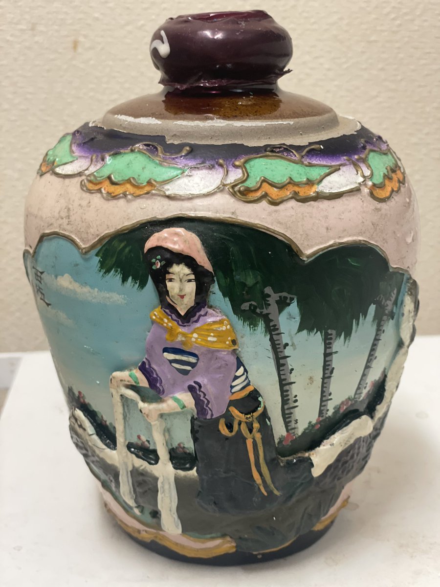 hal06271's tweet photo. 父の形見である紹興酒を開ける。30年前の味がする気がしなくもない。開けるのめっちゃたいへんね。 https://t.co/DulFhF3Jz3