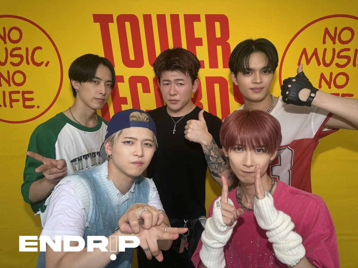 endrip_official's tweet photo. ◢◤ Thank you!!! ◢◤

『ENDRIP.×LandScape 合同フリーイベント ミニライブ&特典会』にお越しの皆様ありがとうございました📢

📝 1部SET LIST.
M1 Ready to Summer.
M2 MAGIC.
M3 ランダムダンス
M4 Turn it Up.
M5 E-GNITION.

💃 SET LIST.
M1 #TREASURE - IF I
M2 #ShowMinorSavage - ROMEO
M3 #MAZZEL - So Strawberry
M4 #MSasuke - GG EZ
M5 #PRODUCE101JAPANTHEGIRLS - LEAP HIGH! 〜明日へ、めいっぱい〜

📝 2部SET LIST.
M1 WHITE CANVAS.
M2 BLACK VENOM.
M3 JUJU - やさしさで溢れるように(cover.)
M4 E-GNITION.
M5 Ready to Summer.

#ENDRIP #エンドリ #それはまだ見えない

🔻明日は武者修行フリーライブ🔻
DARUMA.が撮影可能となります！

そして明日は"赤衣装"がラストとなります！
