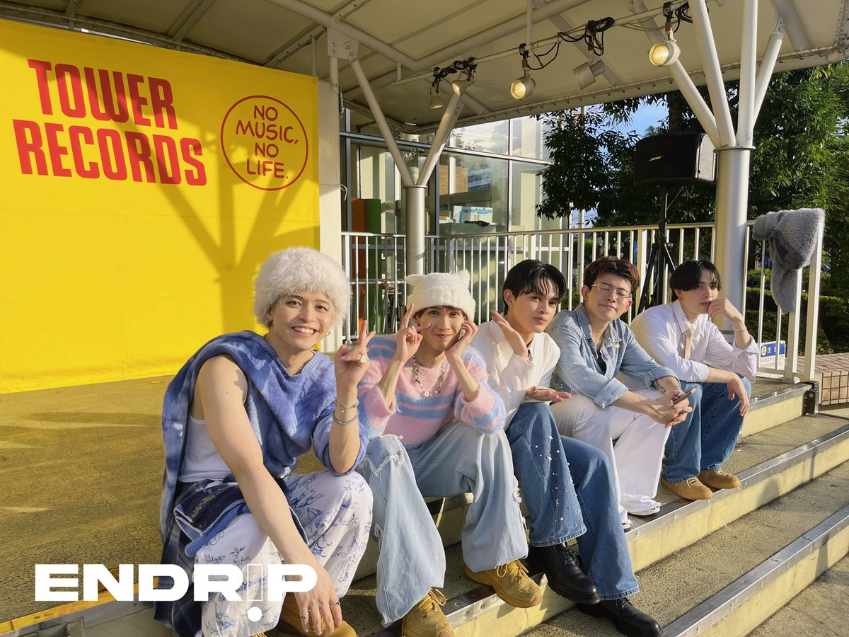 endrip_official's tweet photo. ◢◤ Thank you!!! ◢◤

『ENDRIP.×LandScape 合同フリーイベント ミニライブ&特典会』にお越しの皆様ありがとうございました📢

📝 1部SET LIST.
M1 Ready to Summer.
M2 MAGIC.
M3 ランダムダンス
M4 Turn it Up.
M5 E-GNITION.

💃 SET LIST.
M1 #TREASURE - IF I
M2 #ShowMinorSavage - ROMEO
M3 #MAZZEL - So Strawberry
M4 #MSasuke - GG EZ
M5 #PRODUCE101JAPANTHEGIRLS - LEAP HIGH! 〜明日へ、めいっぱい〜

📝 2部SET LIST.
M1 WHITE CANVAS.
M2 BLACK VENOM.
M3 JUJU - やさしさで溢れるように(cover.)
M4 E-GNITION.
M5 Ready to Summer.

#ENDRIP #エンドリ #それはまだ見えない

🔻明日は武者修行フリーライブ🔻
DARUMA.が撮影可能となります！

そして明日は"赤衣装"がラストとなります！