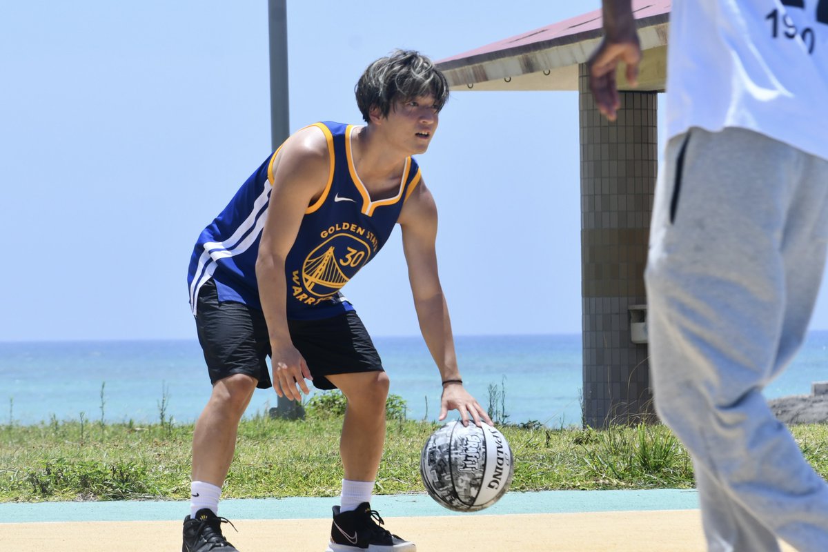 fcr_info's tweet photo. 📸｜𝟳/𝟭𝟴 𝗢𝗙𝗙𝗦𝗛𝗢𝗧

／
番外編😎🏀🏝
＼

親睦会後もエネルギーが有り余る
一部の選手たちはバスケ対決🔥🔥🔥
通りがかった方にも声をかけて
一緒にストリートバスケを楽しみました🤝

 #ChangeTheGame
 #変化を楽しめ未来を創れ
 #FC琉球 https://t.co/feTn59Eyrw