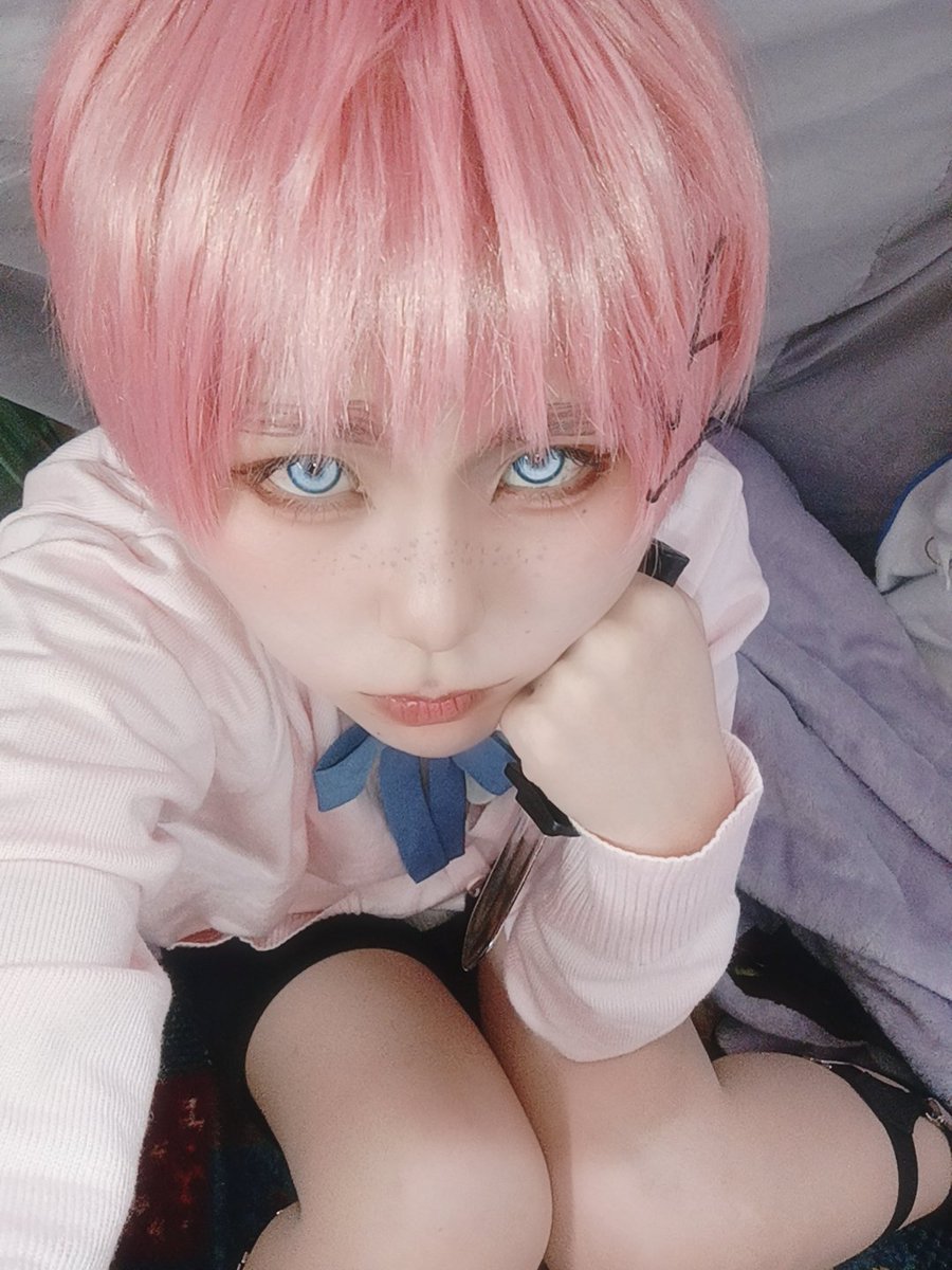 souichien's tweet photo. ⚠️⚠️⚠2P、捏造衣装注意⚠️⚠️
⚠️宅コス⚠️
ピンク頭初で不安だったけど何とか可愛くできて嬉しい😊
 #Cosplay  #APHコスプレ  #2Pりす 
 #オリバー・カークランド https://t.co/CnASkzkTSC