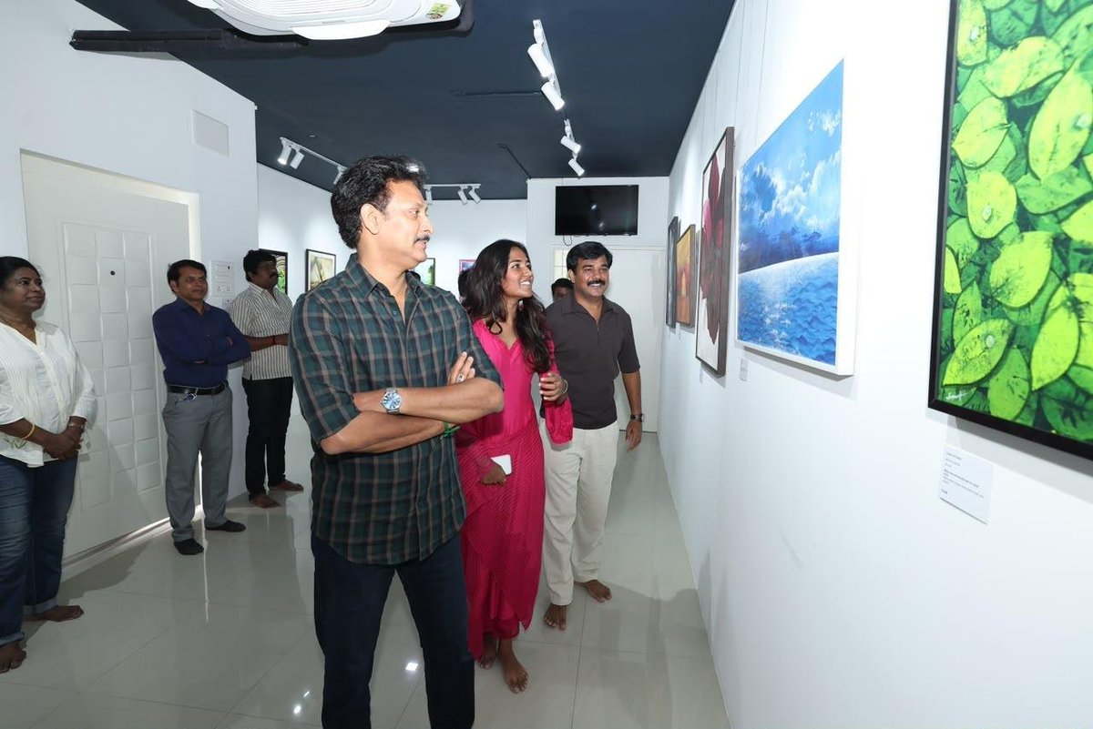 Anbil_Mahesh's tweet photo. சென்னை விருகம்பாக்கத்தில் உள்ள Art Cube Gallery-யில் இளம் ஓவியர் செம்மொழி அவர்கள் தன்னுடைய ஓவியங்கள் அடங்கிய கண்காட்சியை “GENESIS - Debut Collection” என்ற தலைப்பில் ஒருங்கிணைத்துள்ளார். அதனை தொடங்கிவைத்து, படைப்புகளை பார்வையிட்டோம். ஓவியர் செம்மொழியின் கலைப் பயணம் சிறக்க வாழ்த்தினோம்.