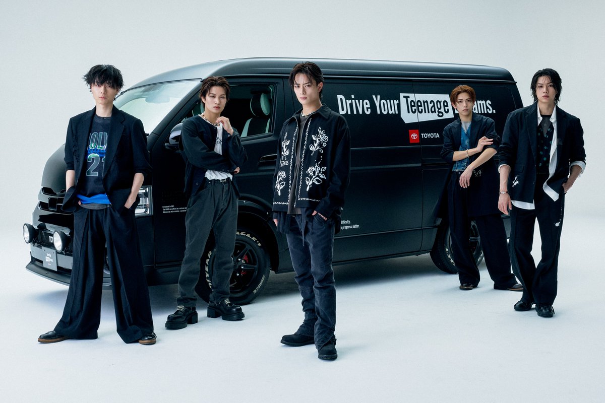 oricon's tweet photo. ＼トヨタ新企画第1回ゲスト／
『Drive Your Teenage Dreams.』新企画「DYTD CULTURE EXPERIENCE」🚗

ACEes、自作ジュエリーまとってハイエースから登場✨
💭「新たな魅力が詰まった映像」

🔻企画詳細＆コメント全文
https://t.co/lm6Kn4zUwl https://t.co/BVjlozOsNM