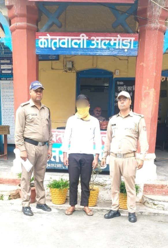 almorapolice's tweet photo. 🚔 ऑपरेशन प्रहार

एसएसपी अल्मोड़ा के निर्देशन में कोतवाली अल्मोड़ा पुलिस ने धारा 138 एनआई एक्ट के एक फरार वारंटी को गिरफ्तार कर माननीय न्यायालय में पेश किया।

👮‍♂️ फरार वारंटियों के विरुद्ध अल्मोड़ा पुलिस की कार्रवाई लगातार जारी है।

#AlmoraPoliceUttarakhand #OperationPrahar #NIAct https://t.co/wgCmNfxRcz