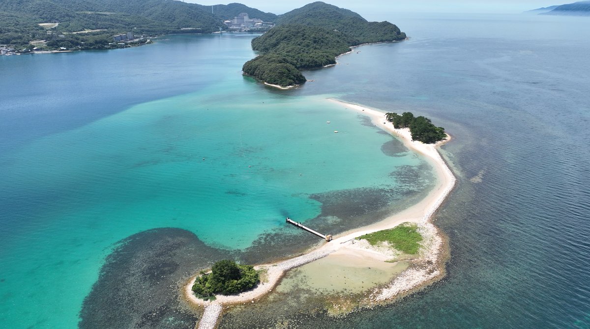 HIROYASU4412's tweet photo. 【4kドローン空撮】福井県の水島をドローン空撮したら海がすごく綺麗でした！ https://t.co/ZlOWKb9L7w @YouTubeより #水島 #福井県 #ドローン #海水浴 #夏休み https://t.co/EIcWV49xZa