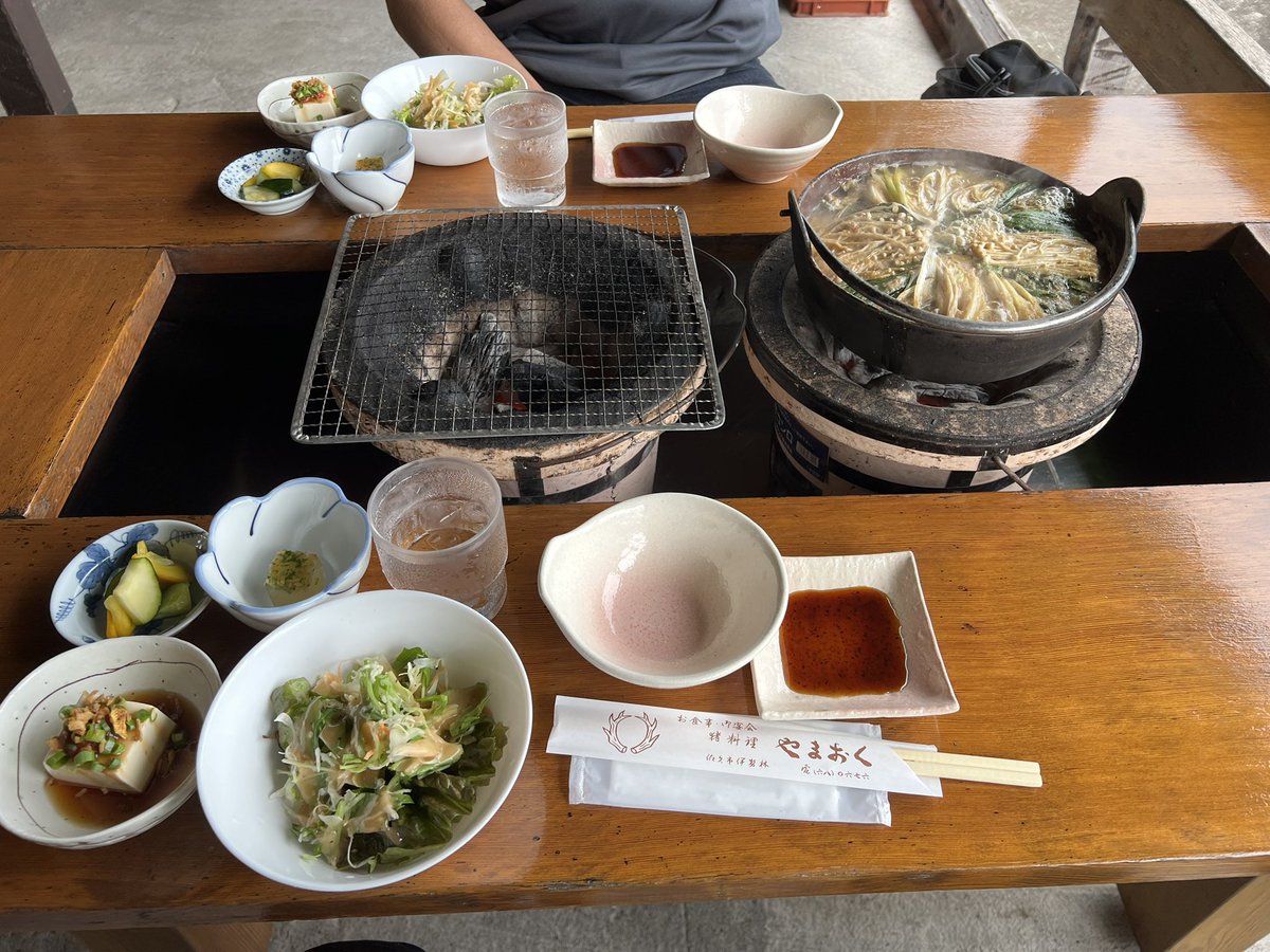 BRIDGE___84's tweet photo. 酷道299号線で猪肉を食べに長野へ
雨！風！泥！という感じの修行
走ってた間の8割雨
猪肉はめちゃくちゃ美味くて攻撃力＋10ぐらいステータスUPした気がする https://t.co/7icMB3jo3D