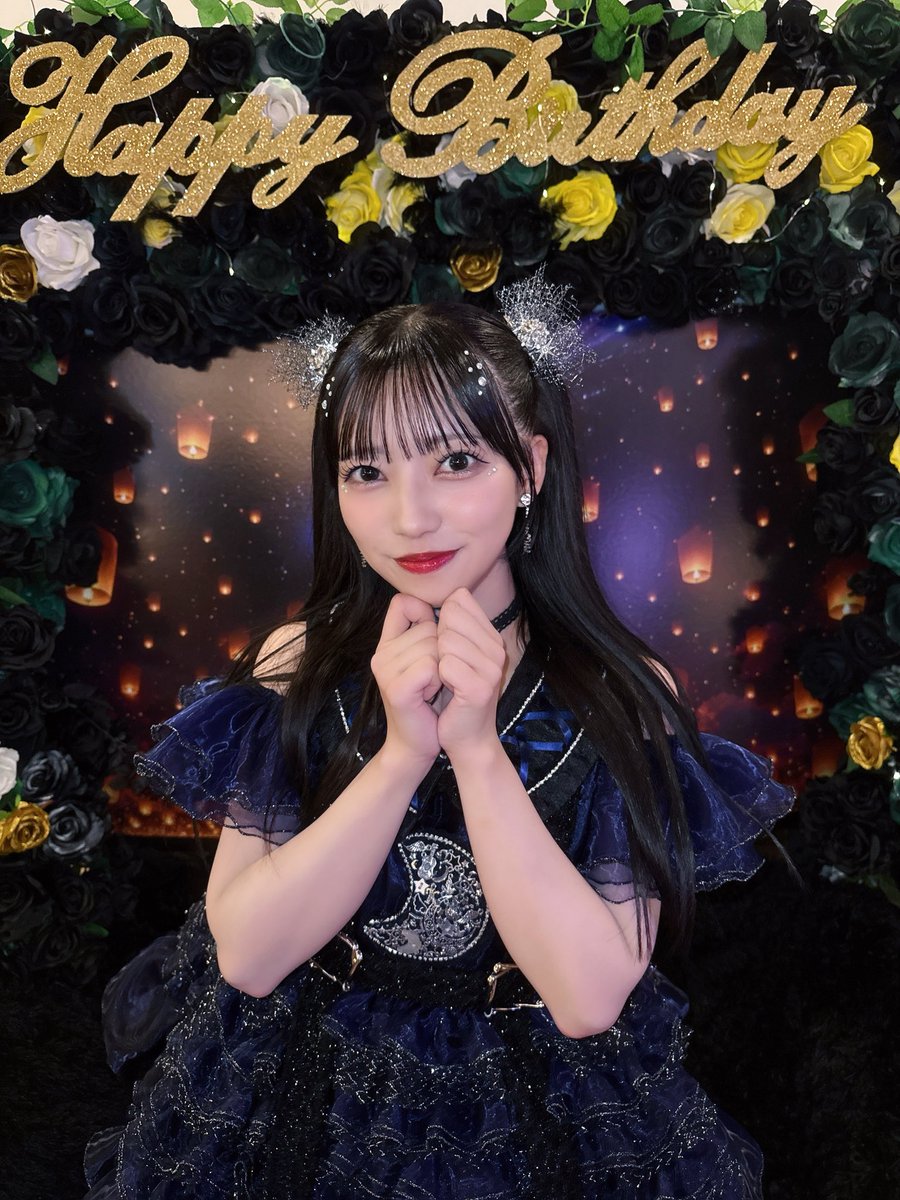 kotori_karatea's tweet photo. 改めまして、日南ことり生誕祭
"あの夏の、彗星エスケープ"ありがとうございました！

今年はより、沢山のこだわりを詰め込みに詰め込んだ公演にしてみました🌠
来てくださる皆さんを前から後ろまで、端から端まで全員楽しませる、この日にここにいて良かったと来て良かったと思えるようにたくさん考えました💭

実はやったことがなかった一人ひとりとのユニットなんですが、この4人で過ごす最後の生誕祭だからこそ絶対にやりたいなと思ってみんなにお願いして実現できましたっ
忙しい中みんなありがとう🥲

そして今年は初めてソロ曲を披露させていただきました。
私とみんなの関係性を恋模様に例えて書いた曲です🙂‍↕️
"彗星エスケープ"を披露するので、生誕タイトルにもつけたんだよ~~~
伏線回収♩
私のことを考えながらいっぱい聴いてくれたら嬉しいですっ！！これからもまだまだ曲を出せるように実現するために頑張ります❤️‍🔥

たくさん褒めてくれて、愛を伝えてくれてありがとう！
すごくすごく幸せな日になりました。
みんなにとってもそうであったらいいな♩

#ことりのとりこ 
#日南ことり
#衛星とカラテア