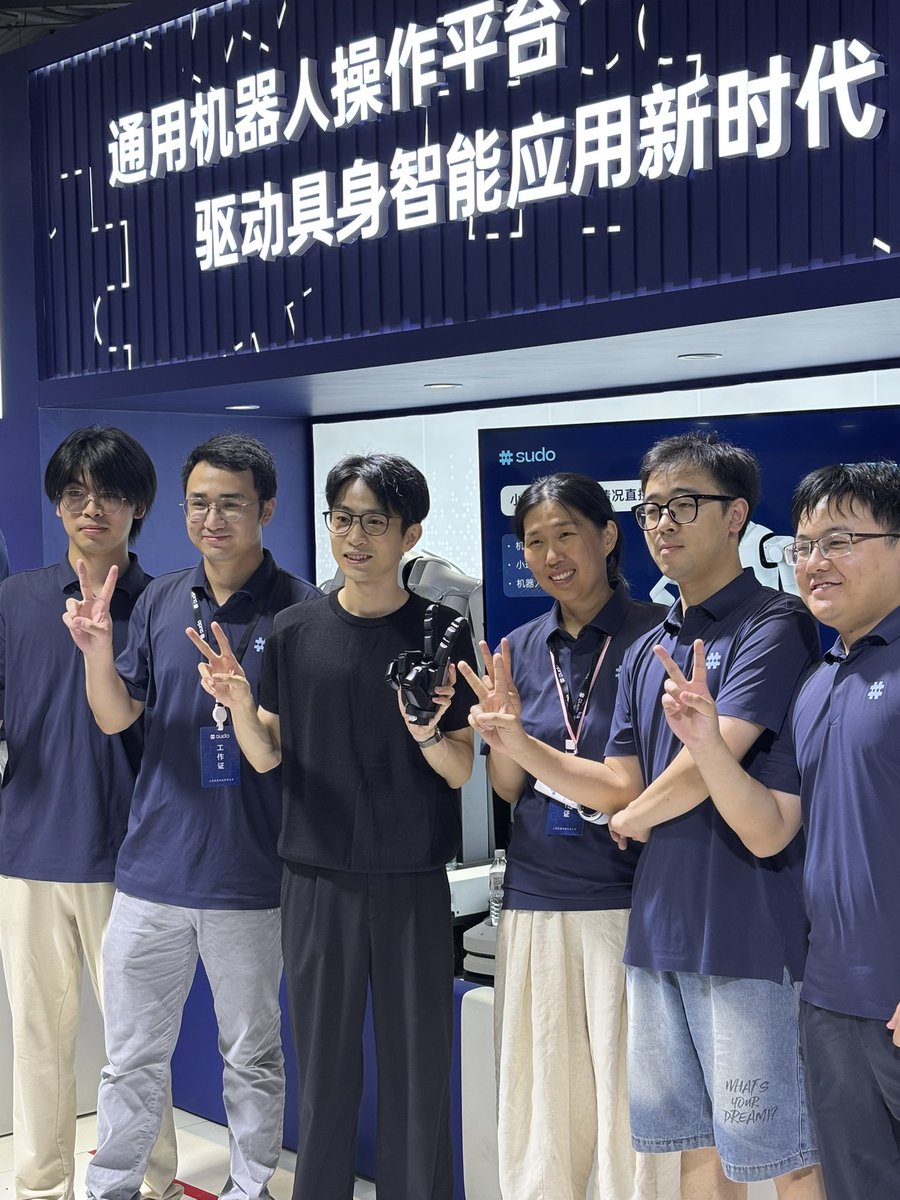 HughWalker618's tweet photo. 何同学现身 WAIC https://t.co/w465HuJyap