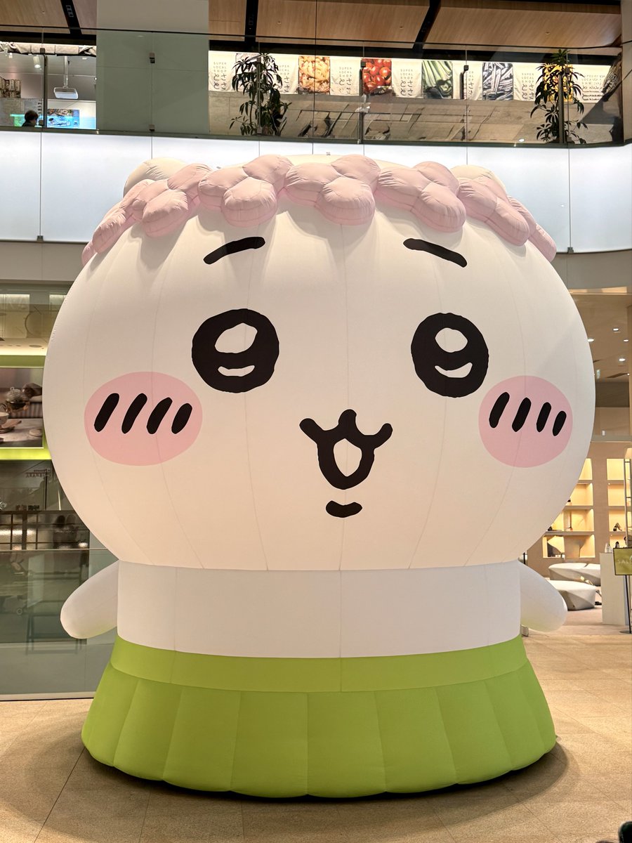 大阪KITTEに行ったら巨大ちいかわがいた😑ﾋﾞｯｸﾞｻｲｽﾞﾁｲﾁｬﾝ🎶 JR東海とも