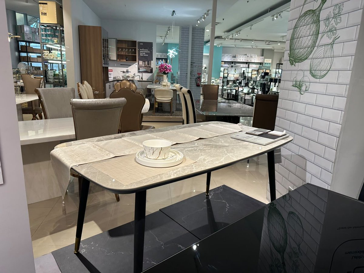 lidyadisini's tweet photo. DIJUAL CEPAT.. MEJA MAKAN INFORMA🔥🔥
Dengan desain minimalis dan dilengkapi alas meja bermotif marble

Dijual karena meja kebesaran utk rumah kami. Baru 2 hari sampai dirumah.

SIAPA CEPAT DIA DAPAT. Yang dapat beruntungg...
Harga 5,3jtNego. Beli 6,4jt

Lokasi: Tangerang Selatan https://t.co/AMiHzI7IHK