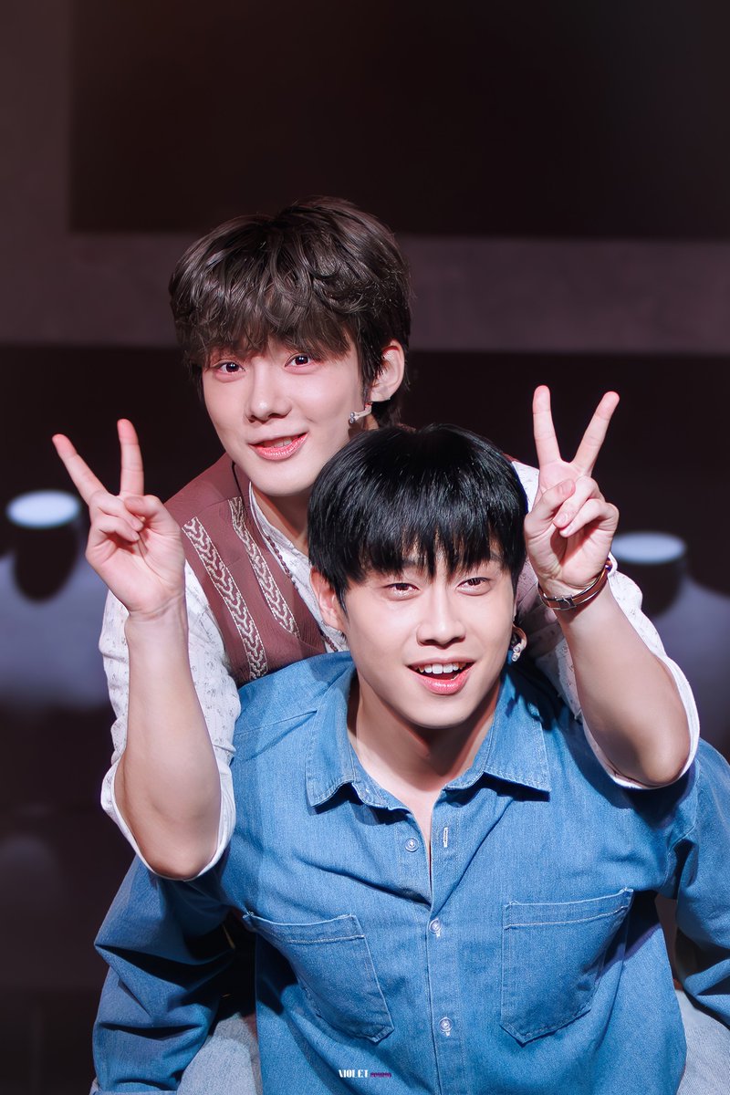 Violet_000000's tweet photo. [아웃캐스트]
2026.07.15 커튼콜
-
알렉산드로스 - #이승준 배우님
필로스 - #박경호 배우님 https://t.co/24Sncs0ZbF