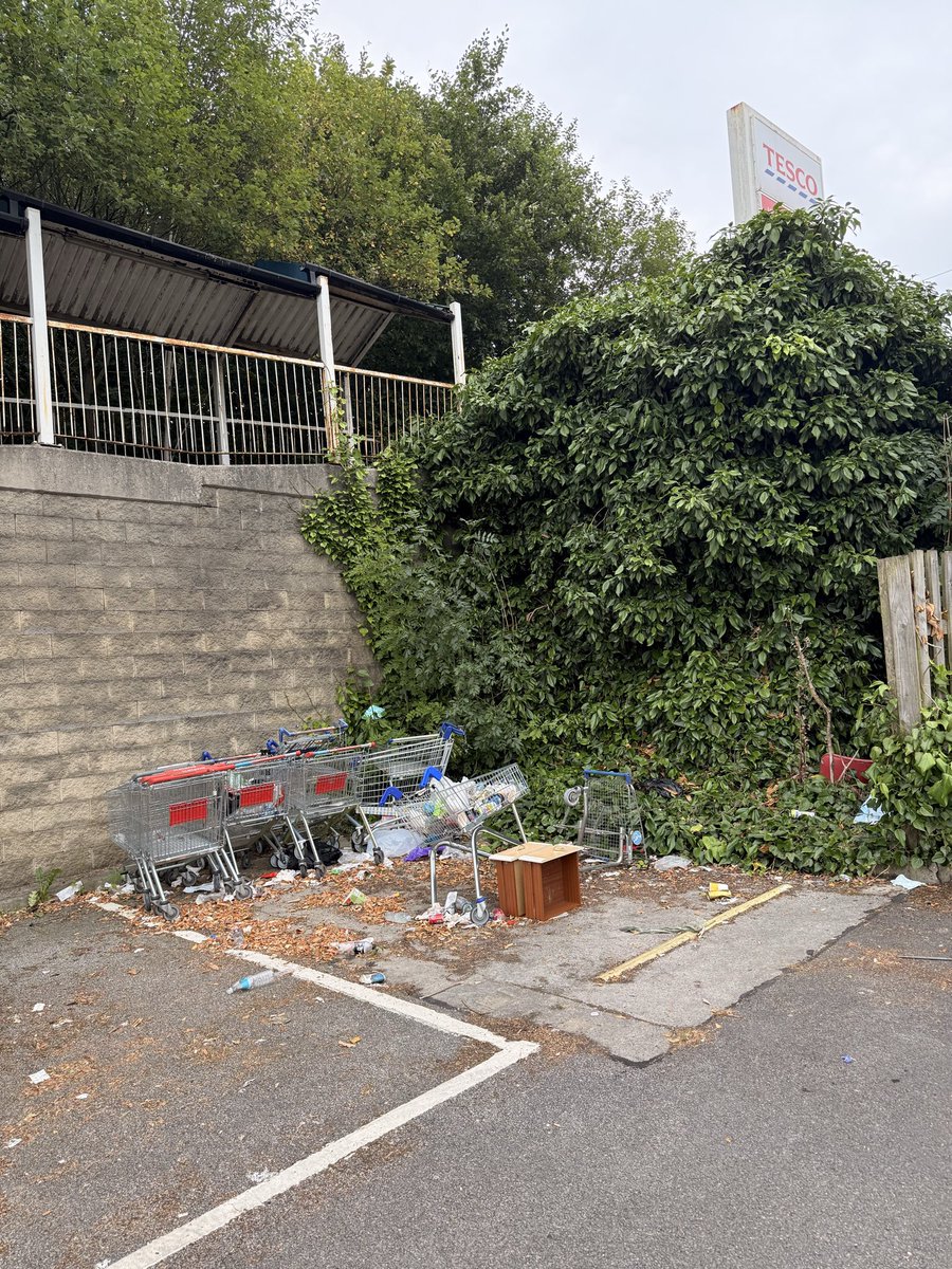 TheBurntChef666's tweet photo. @Tesco #tesco #droylsden #manchester Tesco Droylsden on a Saturday morning.  Utterly shameful and a complete disgrace. https://t.co/0NZS7gBsVL