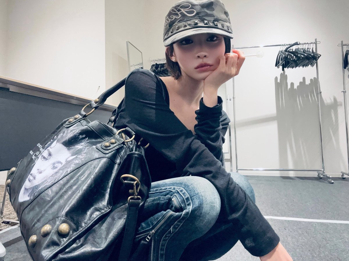 asasloops's tweet photo. #ENAMIASA WEVERSE UPDATE 

#아사 #ASA #ENAMIASA #アサ https://t.co/7dv3yX8opZ