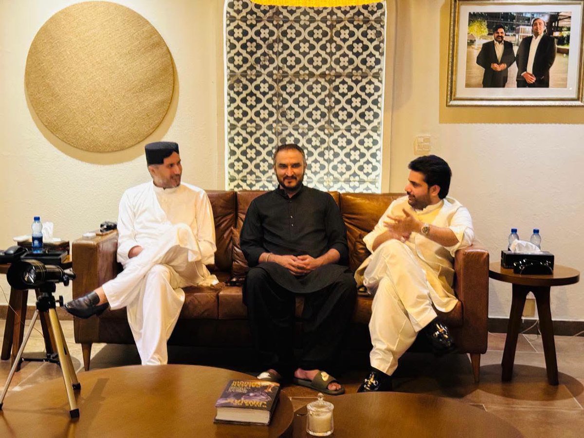 SyedKumailHShah's tweet photo. Had a productive meeting with Chairman District Council Ghotki, Sardar Bangul Khan Mahar, at Qasr-e-Nasir, Rohri House. We discussed matters of mutual interest, local government affairs, and ongoing development initiatives.

#SyedKumailHyderShah #ChairmanDistrictCouncilSukkur #Sukkur #Ghotki #DistrictCouncil #LocalGovernment #Sindh #Pakistan #Development #PublicService