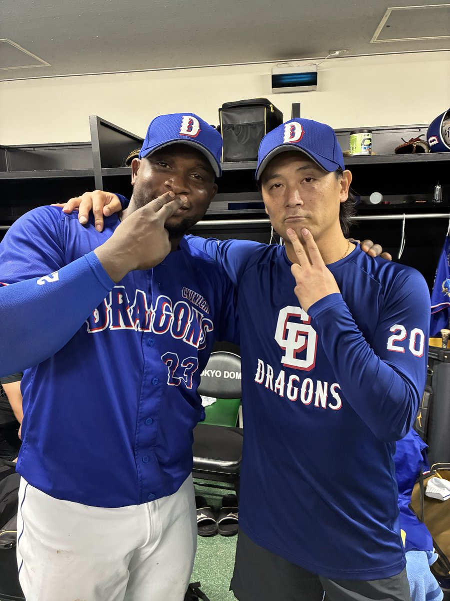 DragonsOfficial's tweet photo. どらほ〜！
勝ちました！

今日のヒーローはこの男！

#サノー
決勝ホームラン！ナイスバッティング！

#涌井投手もナイスピッチングでした！

ご声援ありがとうございました！

#中日ドラゴンズ #ドラあげ⤴︎ https://t.co/mp31QTPzN7