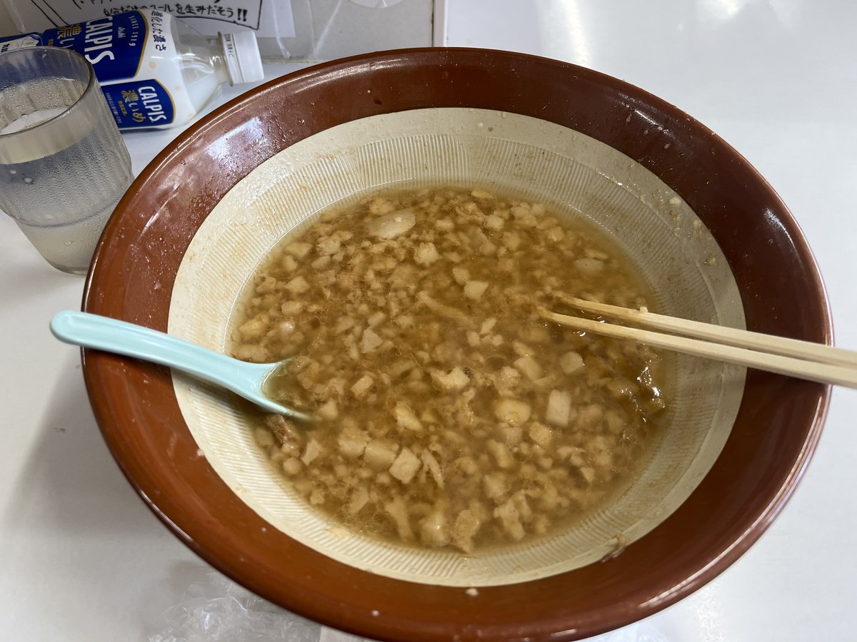 forever_mana104's tweet photo. 歴史を刻め なかもず

ラーメン500g
アブラマシニンニクチーズ

3人で連れ麺です！！
豚が柔らか味しみで最高だった✌️
麺がもちもちしてて食感が良く、液体アブラ多めで麺をリフトする度に纏ってたまらない……結局半日で計1.1kg摂取😌

つけ麺はまたお腹が空いてる時に食べに来ます！！ https://t.co/1xEavHACK2