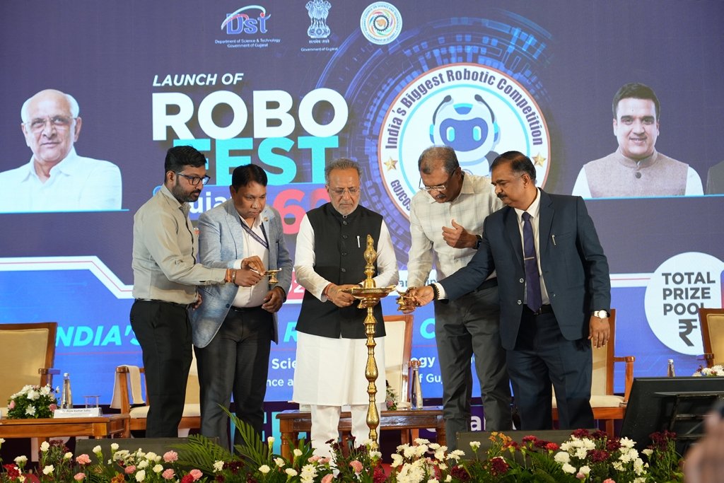 AyushiJosh72660's tweet photo. Bhavnagar welcomes the brightest minds! Hon. Minister @arjunmodhwadia inaugurated Robofest 6.0, proudly hosted by @RSCBhavnagar. Together, we're shaping tomorrow's innovators. 🤖🇮🇳 #STEM #Robofest6 https://t.co/tiUmhKXGlo