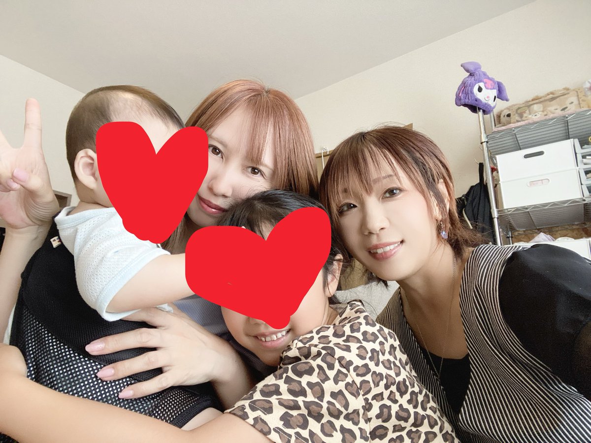 akinko03's tweet photo. 今日は、超久々にティウス様(@YuiSeriyama)に会ってきた〜(ﾉ*´>ω<)ﾉ✨

赤ちゃんの頃に会ってた娘ちゃんは大きくなってるし、息子くんはもちもちぷにぷにで可愛い🥰

#フルタ のケーキでお茶しながら積もる話に花が咲き、あっという間な時間😌
何年かぶりだったけど、変わらない2人でした😆 https://t.co/DVpgbCAgBb