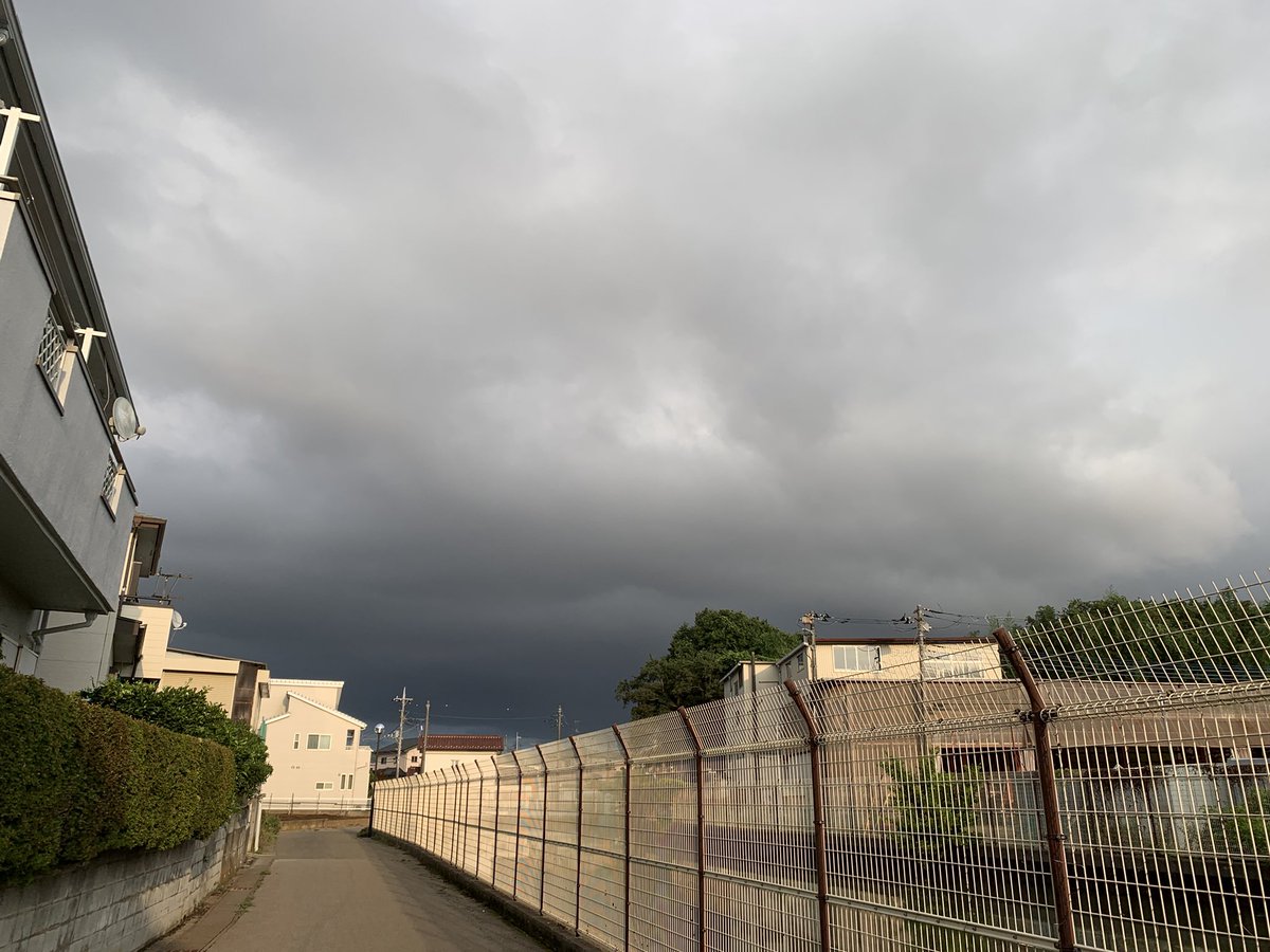 pe_kisyou's tweet photo. なんじゃこの天気きも https://t.co/jNjRPFtGqt