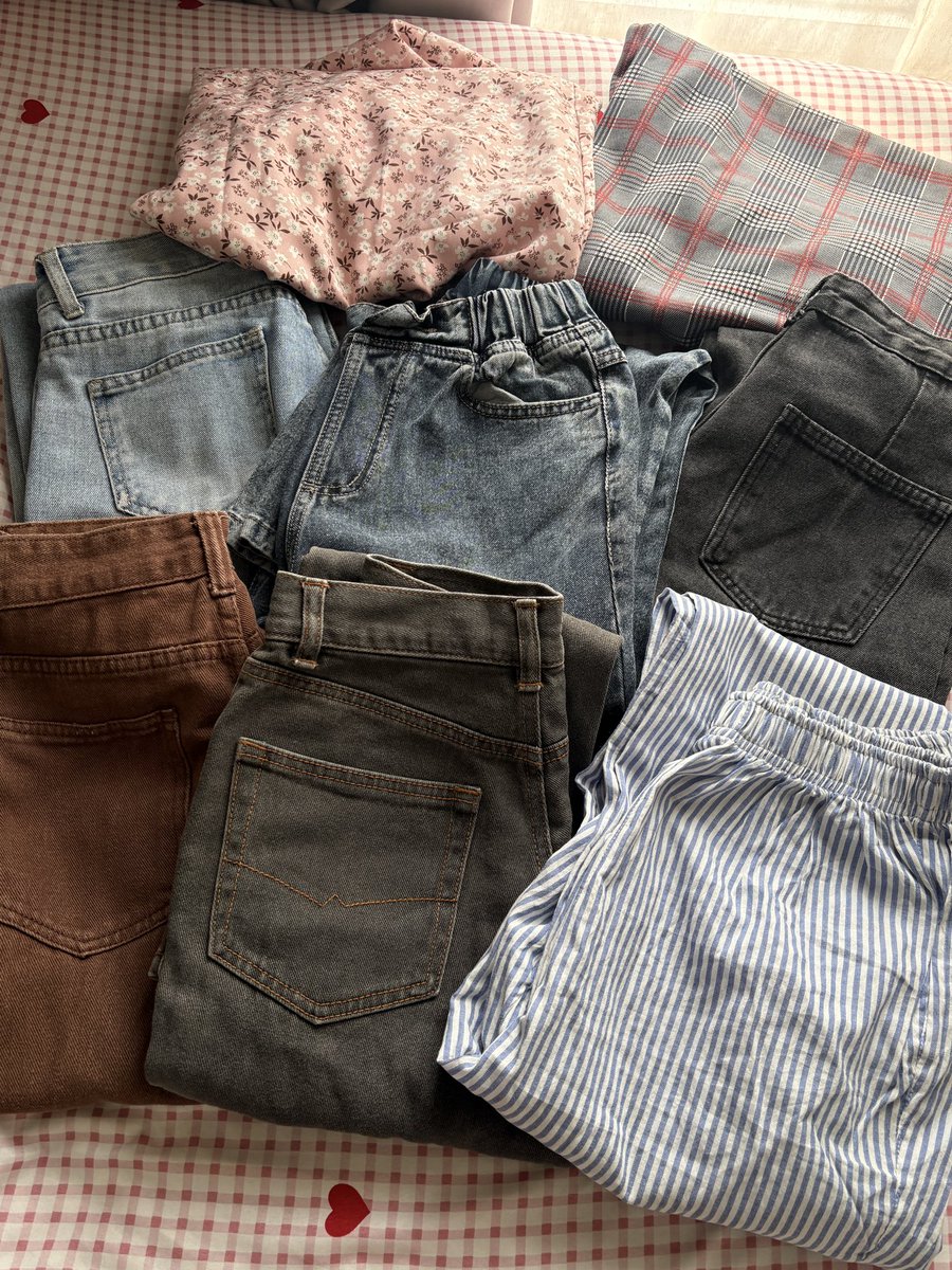 slothingaway's tweet photo. hi guys aku mau preloved bawahan aku (mostly jeans) yg masih bagus dan MURCE ^^ details di bawah 👇

📍tangerang
🏷️ co by oren (bisa split)

feel free to ask yaa!
#zonauang #wts #preloved #bealanja https://t.co/01rEBeTLXc