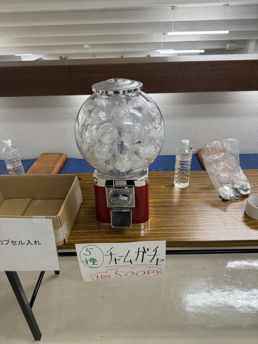 marugon's tweet photo. 本日のイベントはこのメンバーでお届け！
来場の皆さんが遊べるようにガチャも用意してます。
#闇社会報告会 https://t.co/joJv7251j0
