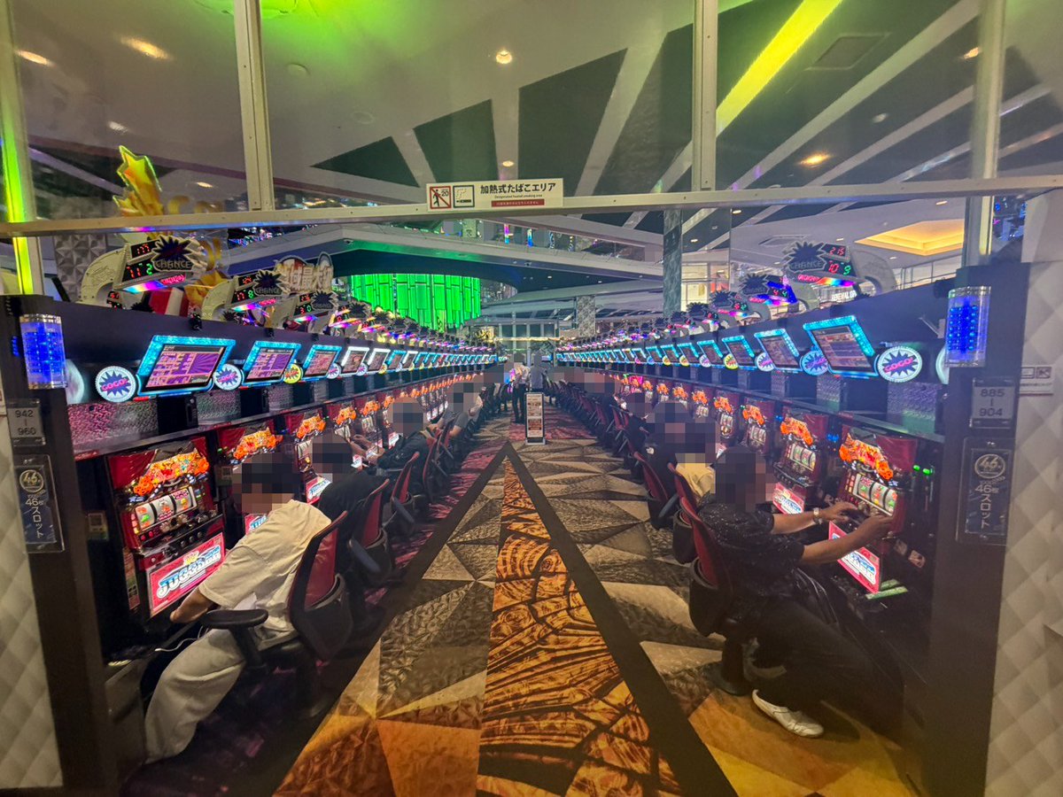 SLOT_MUSIC9's tweet photo. 7/18（土）
キコーナ海老名店✨
『ヒカルの一致団結🌓』

17:15時点での店内状況を調査📝
店内は約260名のお客様が遊技中✨

最新台・ジャグラーコーナーを中心に盛り上がっております🔥

更なる��り上がりにも期待ですね👀

#PR #ヒカルの一致団結 https://t.co/LFpFckiA5i