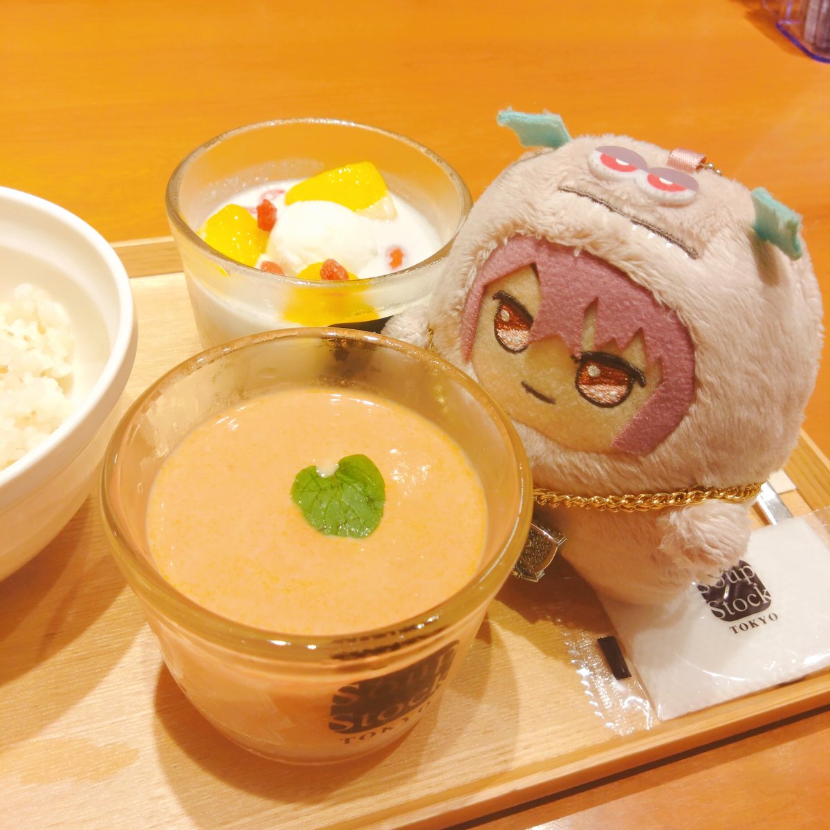 mongel_keisu100's tweet photo. トマトスープにはこの顔である😐 https://t.co/kJ2rMTwbPB