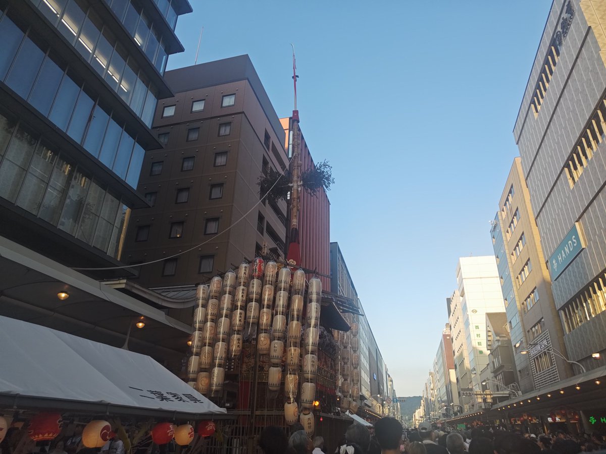 CthatAquadingen's tweet photo. そういや昨日、前祭の巡行終わったなぁとふと思いついたので

今年は鱧天が美味かった。
2箇所くらいで食べた。 https://t.co/kknveqBMld