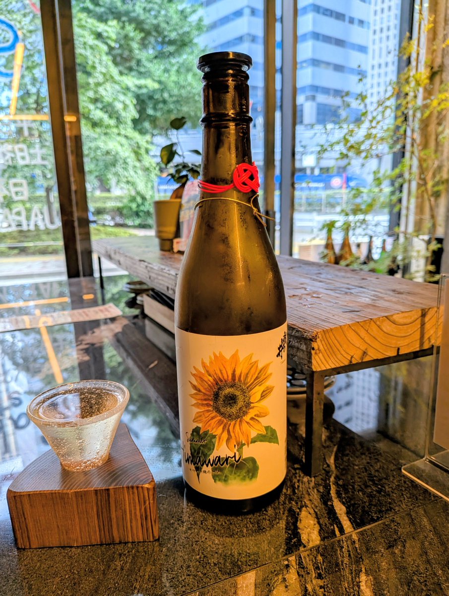 yukim1109's tweet photo. まだ明るいうちのお酒は格別だよなぁ！

もうじきまた夏がやってくるぞ〜
昔を懐かしみながら
さぁ一献🙂 https://t.co/mJZCjVI32h