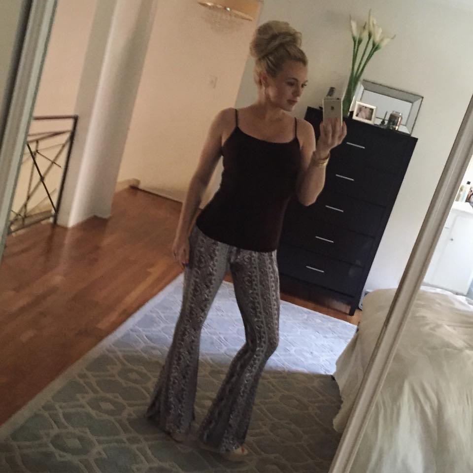 LizzyAshley60's tweet photo. I’m back guys ❤️🌺🌺❣️💕🌹 https://t.co/VKHrEsXRA6