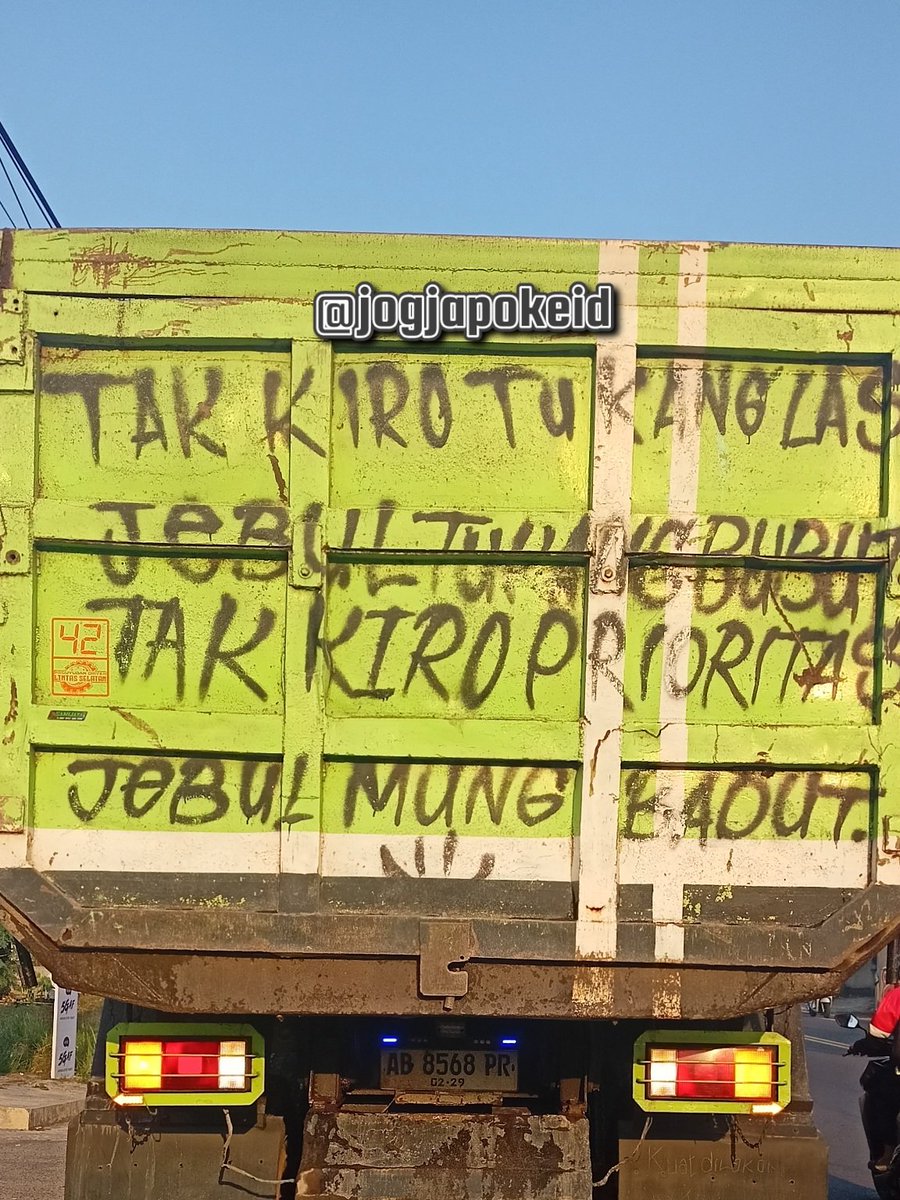 jogjapokeid's tweet photo. "kirain tukang las, ternyata tukang bubut. kirain prioritas, ternyata hanya badut"

met jelang senja man-teman, met jelang malam minggu. met libur akhir pekan. https://t.co/JOt40poxSC