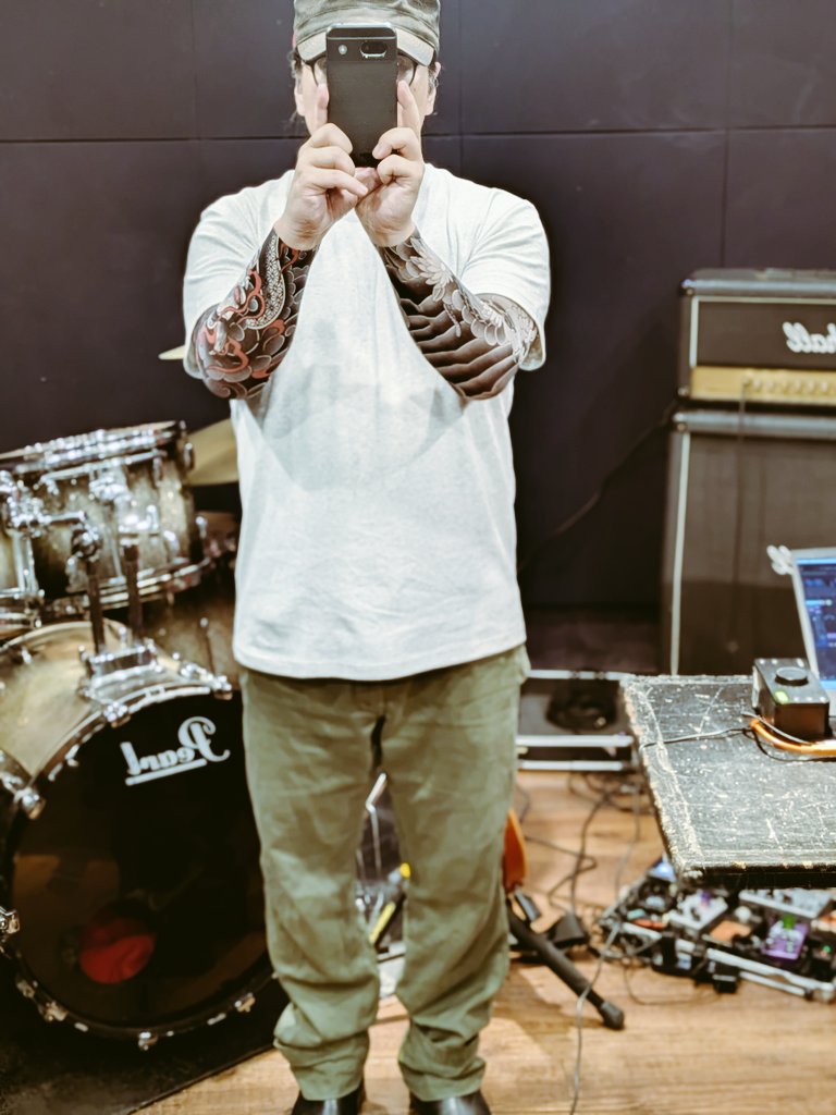 Re_Machina's tweet photo. 📢リマキナ！📢

アツがナツいですね。

次回のライヴは8/29(土)、ヒソミネです。

晩夏を轟音で叩き伏せていきましょう。

［春］ https://t.co/7vtEHQyuK3
