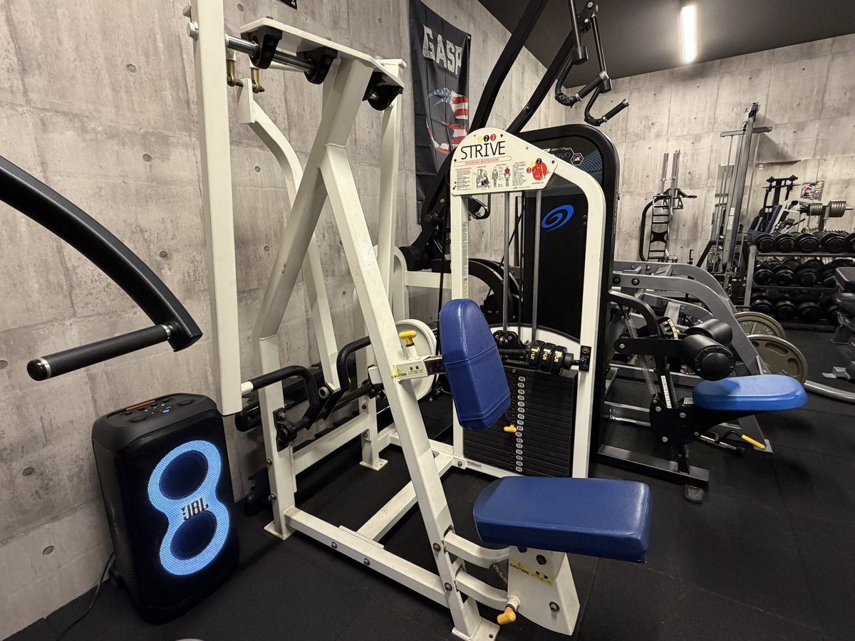 Masappu0427's tweet photo. これまでにCYBEX VR1、CYBEX EAGLE、GYM80、Hammer Strengthとロウイングマシンを購入してきましたが、
STRIVE DVGロウ以上にボディメイクに適したマシンに出会ったことがない。
この名機を超えるマシンに出会いたいです。 https://t.co/BQUnqsHdTI