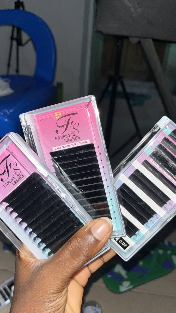 itesofinesofly's tweet photo. Good morning everyone, I’m a lash artist based in ojo, if you see this post, that’s a sign to book me, home service is available too. I’m also doing a 10% discount for convocation for lasuite. I’d be learning about eye analysis, I’m excited about it. 
Book me!!
Bye😂❤️ https://t.co/II4OnuEQ0F