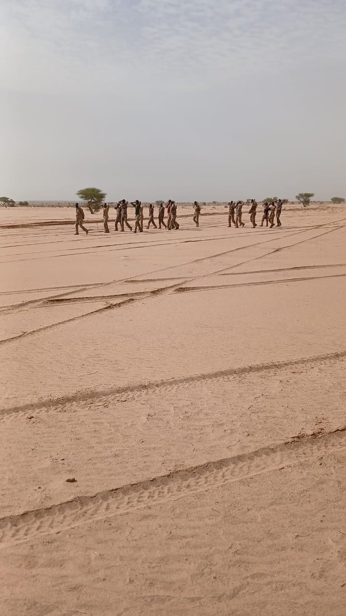AgAnchawadje's tweet photo. Un convoi malien vient d'être neutralisé par le FLA https://t.co/wfEi4YGHI1