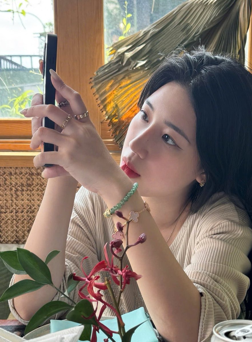 Jihyn234's tweet photo. Hình chụp cổ 

Và hình cổ chụp https://t.co/JUUOrG0SUd