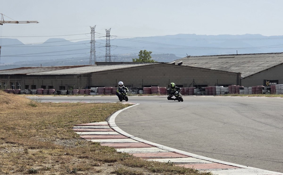 ignasimarcos's tweet photo. Entrenos libres en @CircuitOsona con @FCMotociclisme @ArianeMotoMC y GuajaMotorSport.
#Neus #Neus74 https://t.co/kJZmZGS7Gs