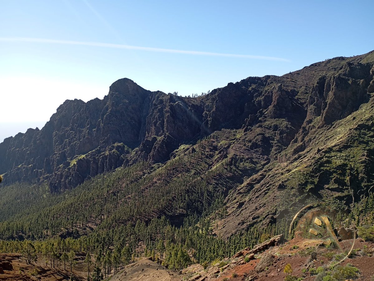 metodo_atlas's tweet photo. Pico Cho Marcial (Tenerife)
<< ...en todo su esplendor >>
#PicoChoMarcial #Tenerife #CoronaForestal #DorsalOriental #IslasCanarias #Volcanismo #Geología #PaisajeVolcánico #PatrimonioNatural #AtlasMethod #FieldResearch
