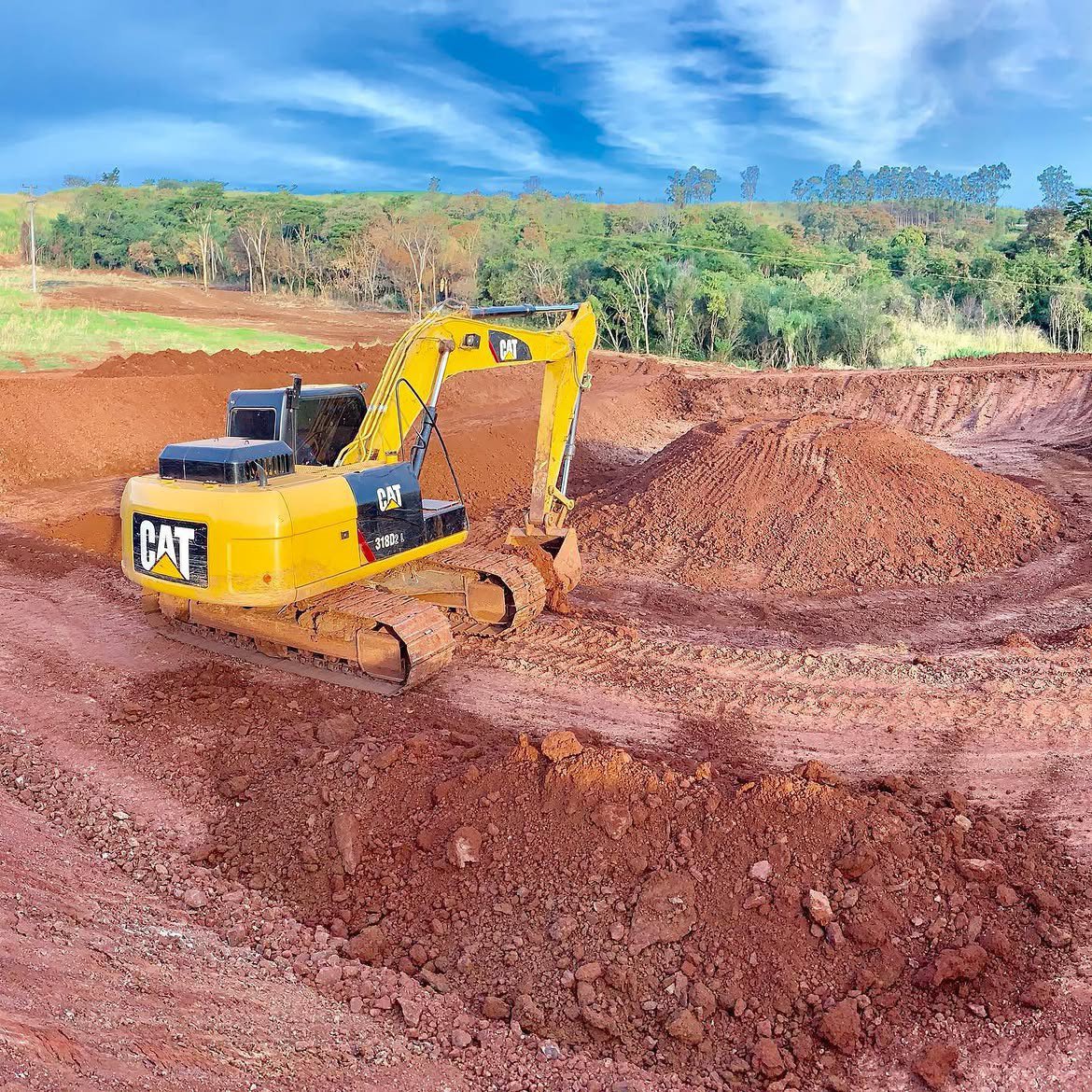 KWEYUSNR's tweet photo. Goodmorning East Africa 🇰🇪🇺🇬🇹🇿🇷🇼🇧🇮,we offer the following services 
➡️Earthworks &amp;Excavation 
➡️Roadworks &amp; parking lot maintenance 
➡️Dams &amp; waterpan construction 
➡️Demolition 
➡️Equipment rental 
➡️Tree cutting &amp;stump removal 
➡️Ready mix Concrete 
📞+254742397642/785095845 https://t.co/nwkX2jiI9p