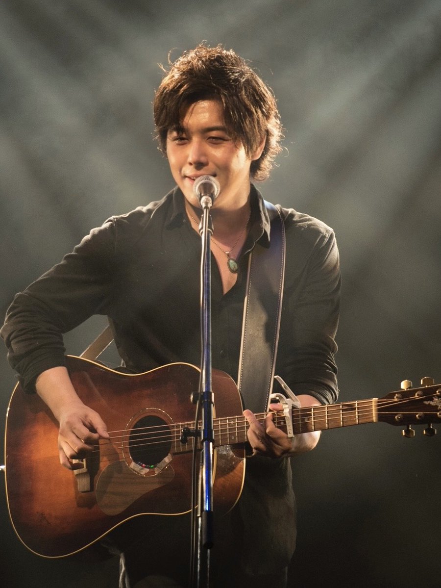 tamatakuFES0203's tweet photo. タマタクチャンカー浜松大会
第31弾出演者発表
山口こうじ
ギター歌トークギャグすべてにおいてレベル高く、手を抜かない生粋のエンターテイナー！！！俺たちにとって欠かせない存在(タ)
一緒に走ってるようで何歩も先をいってるようで
沢山の時間を共有してきた誇るべき同い年！絶対欠かせない！(聞) https://t.co/cgRw254eq9
