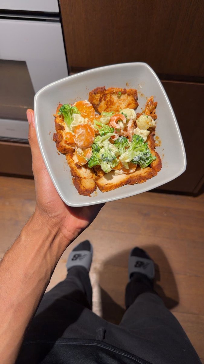 AjeboDanny's tweet photo. Broccoli, cauliflower, and carrots. The holy trinity of vegetables. You can’t go wrong with them.

As someone who didn’t like vegetables, these 3 made me start eating vegetables more. https://t.co/iXIwmwtsMH