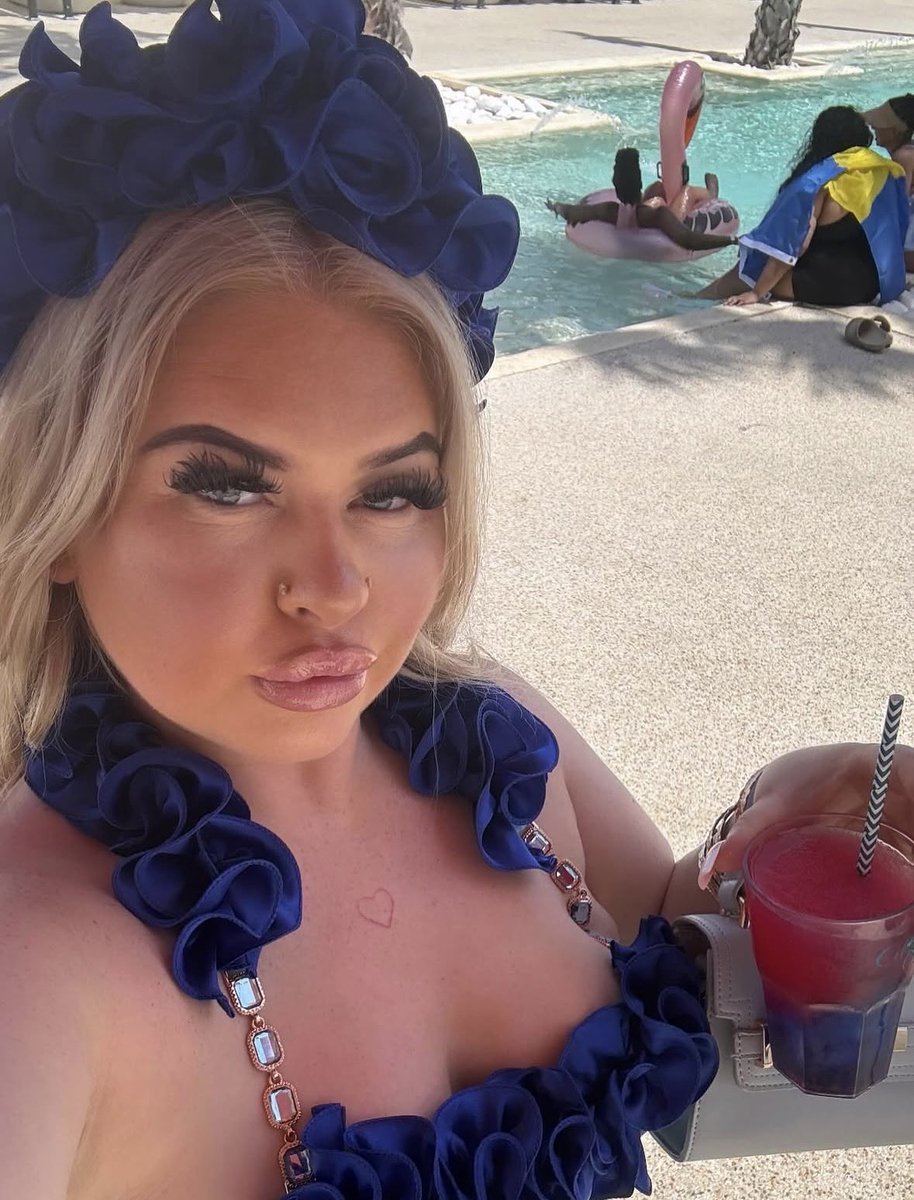 cccbrokes's tweet photo. Just give me your money bitch

findom findomuk paypig moneyslave https://t.co/RfKSjbHxby
