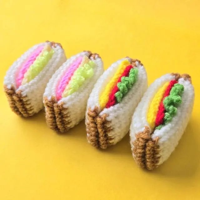 macaroni_ni's tweet photo. 【サンドイッチ あみぐるみキーホルダー】
HMJで完売したサンドイッチのあみぐるみ(全2種)をminneに再追加しました🥪
ぜひご確認ください✨️
 #minne  #ハンドメイド #あみぐるみ 
https://t.co/re0bd5LOgR https://t.co/3D6Bfo3ZH2