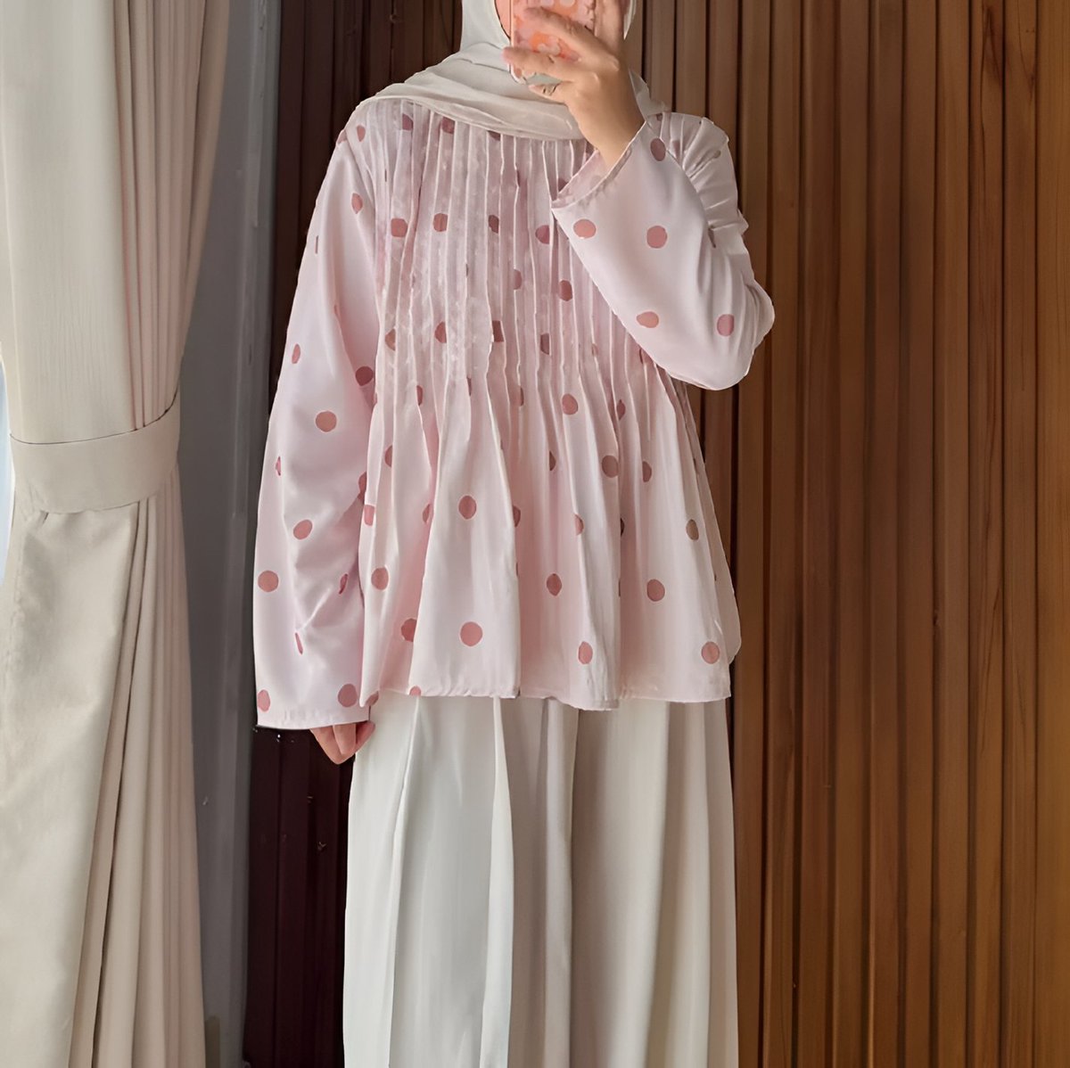 powpieorn's tweet photo. Capek OOTD hijab keliatan basic? 🥲 Blouse polkadot gemoy ini solusinya, fix bikin look lo auto stylish &amp; kece abizz!

📌Link 

https://t.co/MesVLr9XJ8

https://t.co/6JlXWZiT5j

#spillracunshopee #zonauang #belanja #shopee #affiliate https://t.co/wN1WOHADFn