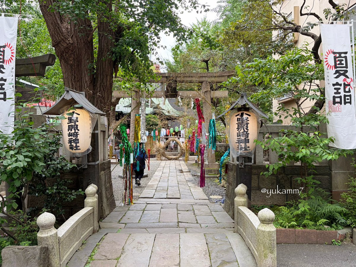yukamm7's tweet photo. 【小野照崎神社(東京・台東区)】御祭神は学問・芸能・仕事の神様として信仰を集める小野篁公。七夕にお詣りしたのですが、茅の輪に加えてたくさんの短冊も掛けられていて、境内はとっても華やか！末社に相殿で祀られている、織姫神社のかわいい御朱印を拝受しました🎋🌟
#神社仏閣 #御朱印 https://t.co/otqHO98mIc