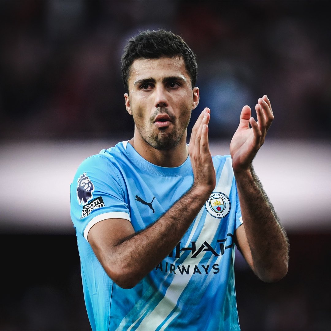 RealMadridXtra's tweet photo. 🚨 𝐁𝐑𝐄𝐀𝐊𝐈𝐍𝐆: Real Madrid have changed their STANCE on Rodri. 

José Mourinho wanted a different type of midfielder, and the club has now agreed to pursue the Man City player. 

Real Madrid have informed Rodri that they will try to SIGN him after the World Cup, with Rodri also wanting a move to the Bernabéu.

[@Sergivalentin_]