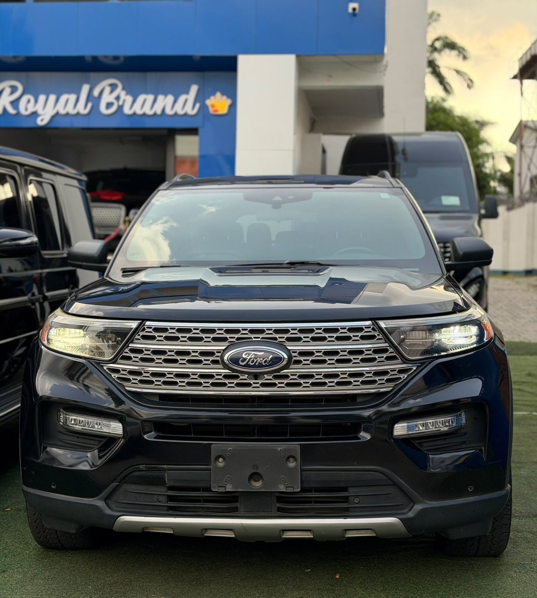 abujaautomobil's tweet photo. Direct Belgium 2022 Explorer XLT
Brand:Ford🇱🇷
Price:#37M💰
Custom Duty:✅
Nationwide Delivery:✔
Whatsapp/call:08075158161

#abuja #viral #trending #exploremore #lagos #naijacommunity #abujatwittercommunity #foryou https://t.co/vXXpEKYRbs