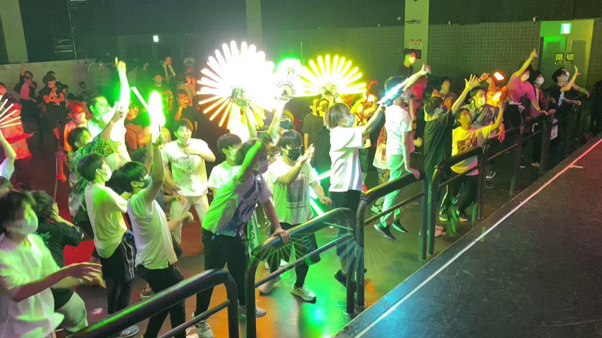 nvonxx's tweet photo. 新宿の夜公演でオーバーライドでこれされた😓席から走ってスクリーン前立って警備員に連れてかれてた😓ガチキモ男死ねやこれがおもろいと思ってる感性死んでやり直してこい早く死ね

楽しかったᴖ  ̫ ᴖ←温度差 https://t.co/HHgAasl7mP