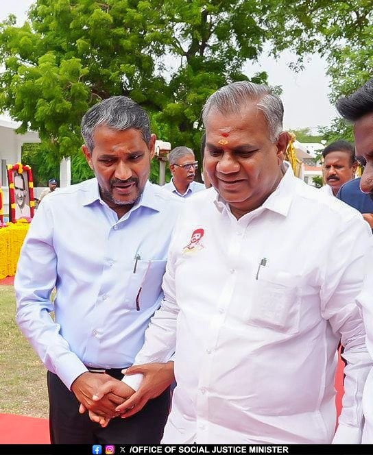 OffVanniArasu's tweet photo. இன்று(18.07.26) பிறந்த நாள் காணும் 
மாண்புமிகு ஊரக வளர்ச்சித்துறை மற்றும் நீர்வளத்துறை அமைச்சர் திரு. @BussyAnand அவர்களுக்கு பிறந்த நாள் வாழ்த்துகளை
தொலை பேசி வாயிலாக
தெரிவித்தேன்.
மிக்க பண்பாடுள்ள மனிதர்.
எல்லோரையும் அரவணைக்கும் மாண்பு என செயற்படும்
தாங்கள் பல்லாண்டு வாழ்க. 

- வன்னி அரசு 
சமூகநீதித்துறை அமைச்சர்
தமிழ்நாடு

@VanniTamizhVCK 

#TNGovt #socialjusticeministervanniarasu #ministervanniarasu