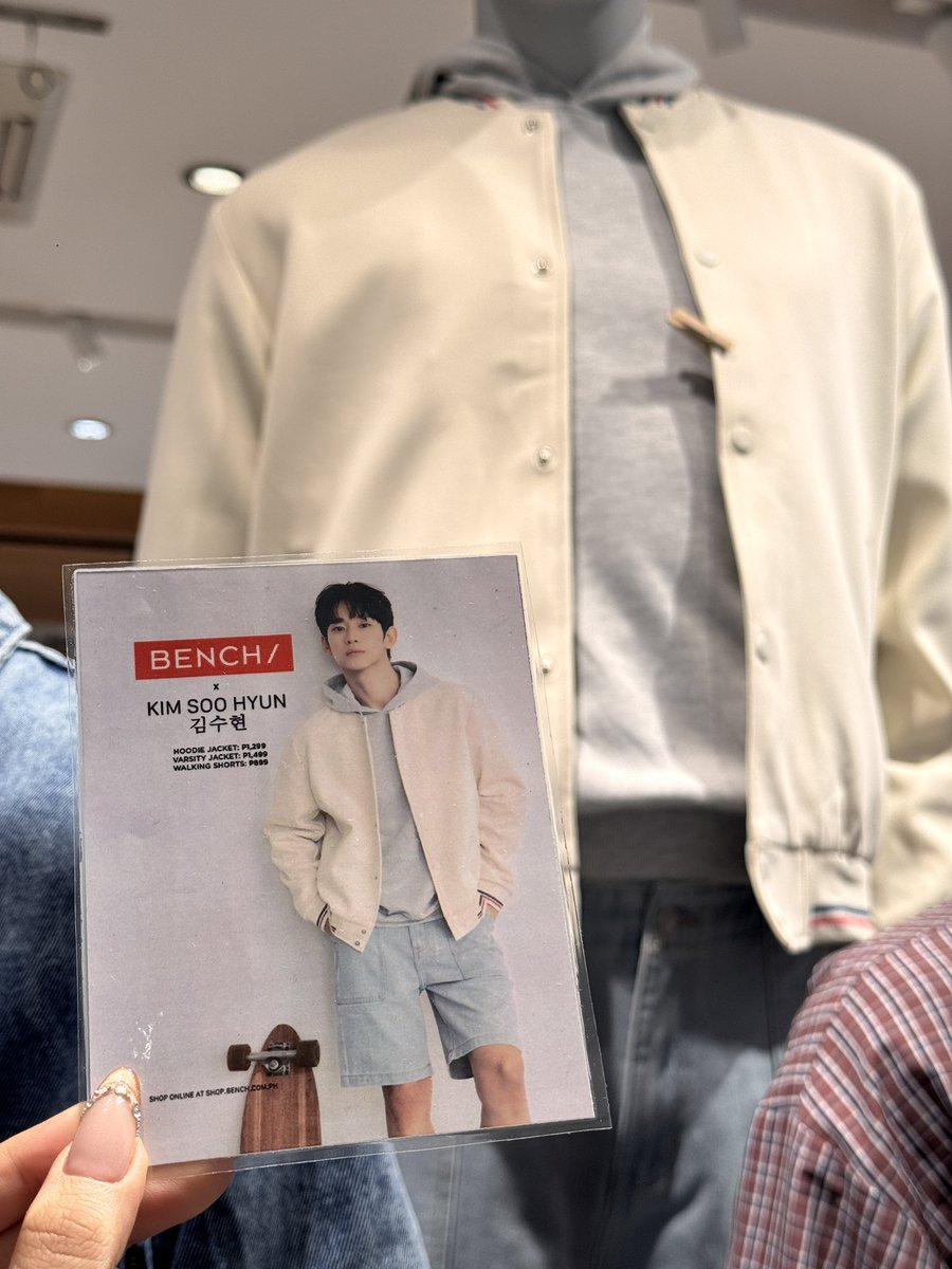 EchoesOfKSH_CN's tweet photo. We visited the store today for our first batch of pick-ups!

According to BENCH sales, ever since Kim Soo Hyun's latest campaign dropped, fans have been coming in almost every day. His featured items have basically been stuck in an endless cycle of sold out → restocked → sold out again❤️‍🔥🔥

To keep things moving, we purchased all the in-stock items available for our group order today. Any remaining sizes and styles will be placed as a group order directly with BENCH.

💡The staff told us that, besides us, two other fanbases also called in today to place orders for Kim Soo Hyun's latest BENCH looks. The demand is real❤️

In the meantime, here's a look at the gorgeous #KimSooHyun photocards our friend spotted in-store📸

(*Due to shipping limitations, our group order is currently only available for Mainland China.)